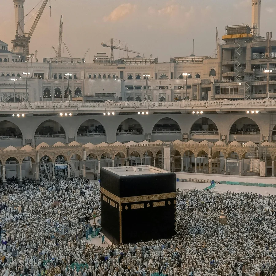 Pilgrims gathered around the Ka'bah in Makkah
