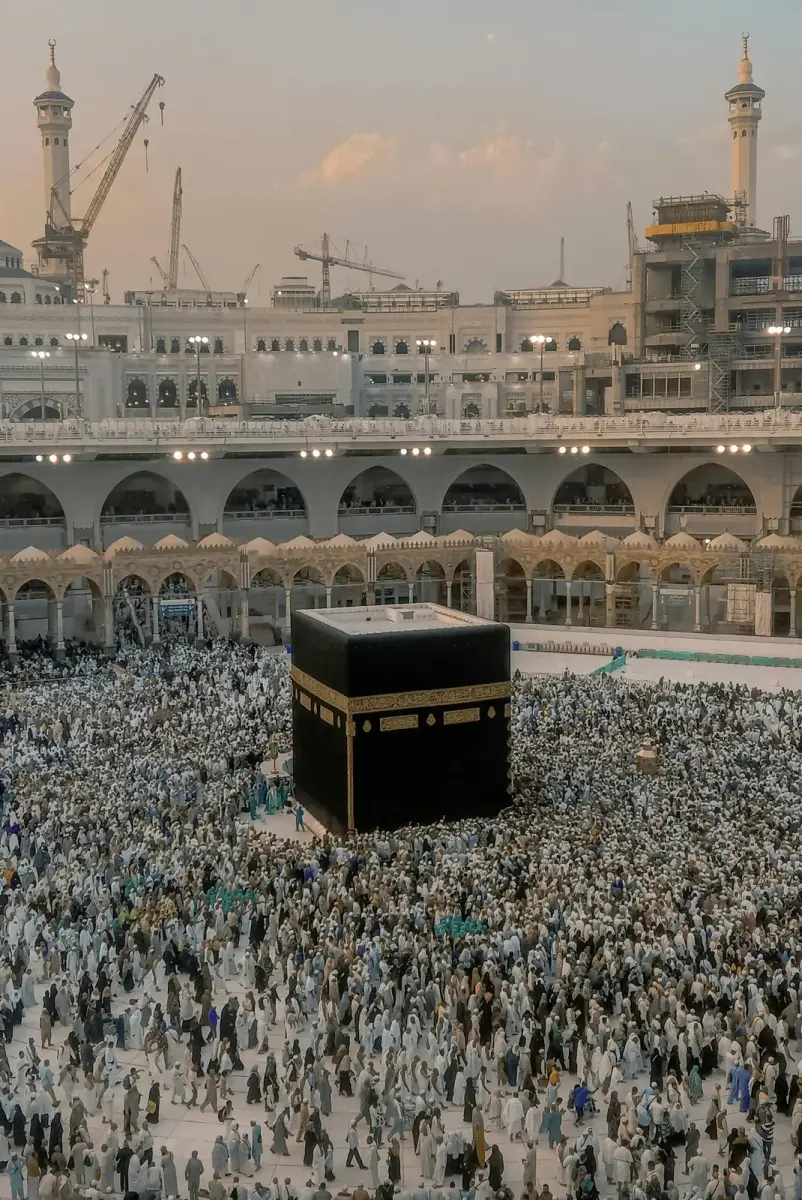Pilgrims gathered around the Kaaba in Makkah